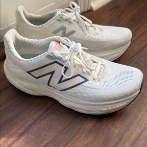 Women’s New Balance fresh Foam 1080 Cream and Gray Athletic Sneakers